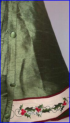 BEAUTIFUL Green Button-Back 54 TREE SKIRT Trimmed in Red with White Edge Border