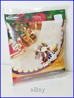 BUCILLA Patriotic Santa Claus Felt Christmas Tree Skirt Kit 85447 2006 Americana