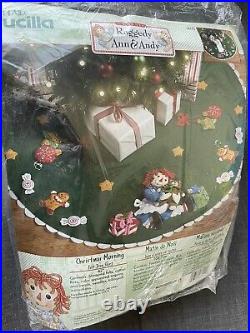 Bucilla CHRISTMAS MORNING Felt Tree Skirt RAGGEDY ANN & ANDY Kit 86245 Rare NEW