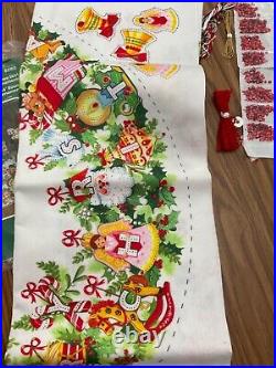 Bucilla Christmas Heirloom Merry Christmas Tree Skirt & Ornament Kit 82102