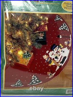 Christmas BUCILLA Felt Applique Holiday TREE SKIRT KIT CAROLING TRIO 84081 43