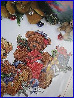 Dimensions Counted Cross Stitch Tree Skirt KIT, CHRISTMAS BEARS, Teddy, Family, 8693