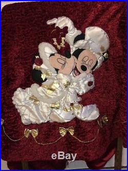 Dinsey Plush Victorian Tree Skirt Christmas Holiday Mickey Minnie Kissing Red
