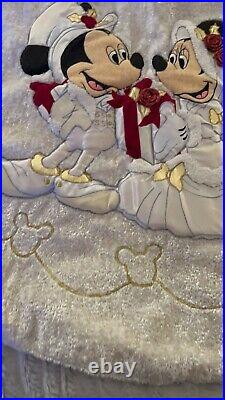 Disney Parks Mickey Minnie Mouse Victorian Christmas Holiday Tree Skirt Crème