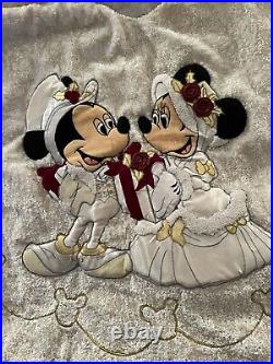 Disney Parks Mickey Minnie Mouse Victorian Christmas Holiday Tree Skirt Crème