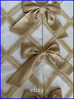 Elegant Luxurious Christmas Tree Skirt Ivory White Gold Diamond 53D