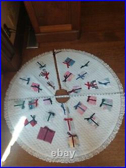Handmade Homespun Tree Quilted Round White Fabric Presents Bows Lace Vintage OOK