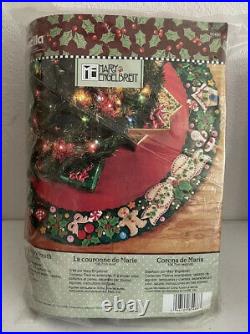 MARY'S WREATH Engelbreit BUCILLA Felt Christmas Tree Skirt Kit