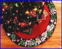 MARY'S WREATH Engelbreit BUCILLA Felt Christmas Tree Skirt Kit OOP FactoryDirect