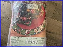 MARY'S WREATH Engelbreit BUCILLA Felt Christmas Tree Skirt Kit OOP NEW old stock