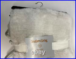 Most Amazing Southern Living White Faux Fur Tree Skirt 60 Christmas Winter NEW