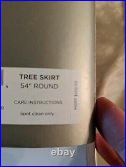 NIB UGG DREAM Christmas Tree Skirt hand knit 54 Round/Luxuriously Soft/Thick