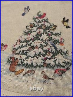 NM Vint Heirloom Hand Cross Stitch CHRISTMAS TREE SKIRT 41 diam XMAS Decoration