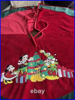 NWOT Walt Disney World Holiday Collection Velvet Tree Skirt Christmas Mickey