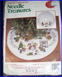 Needle Treasures Cross Stitch Kit Peanuts Christmas Tree Skirt Sing Along 02853