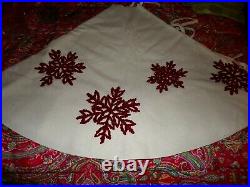 Pottery barn EMBROIDERED SNOWFLAKE TREE SKIRT, new, 60