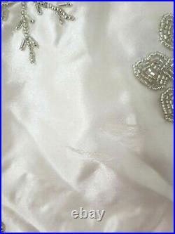 Sudha Pennathur White Beaded Embroidered Mini Christmas Tree Skirt Snowflake