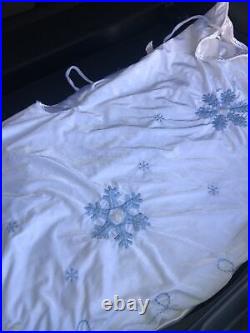 Super Rare Disney Parks Christmas Tree Skirt-White and blue, Great Condition
