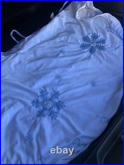 Super Rare Disney Parks Christmas Tree Skirt-White and blue, Great Condition