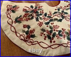 Vintage Needlepoint Christmas Tree Skirt Ivory With Holly Leaves / Berries Bows