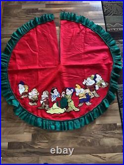 Vintage Walt Disney Christmas Tree Skirt Snow White Seven Dwarfs 56 C19